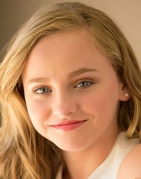 Madison Wolfe as Ava Lee