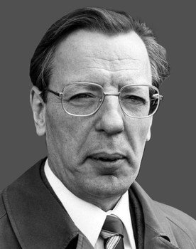 Jean Bouise as Seller of the painting