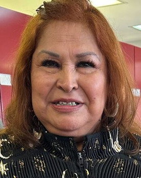 María Dolores González as Lola González