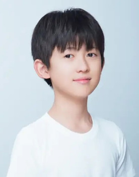 Sheng Zhongwei as Zhang Xiaofan as a child