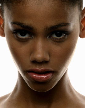 Karolin Kabakuala as 