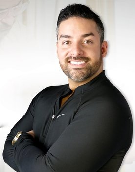 Rico León as Self