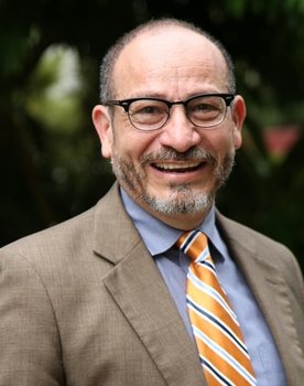 Moises Orengo as Doctor