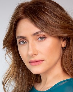 Bruna Guerin as Vicki