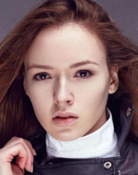 Iuliia Rataiko as Наташа