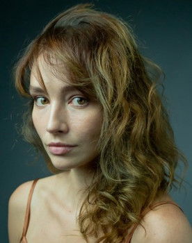 Juliana Lourenção as Olivia