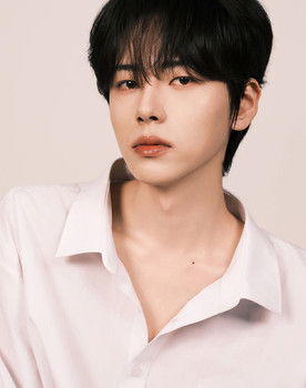 Lee Jeong-hyun as Lim Hyun-sik