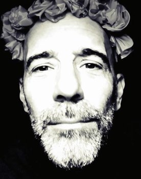 Federico Aimetta as Julio
