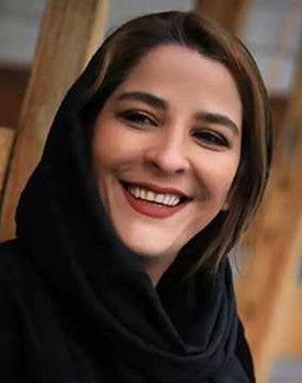 Fatemeh Neyshaboori as Mother