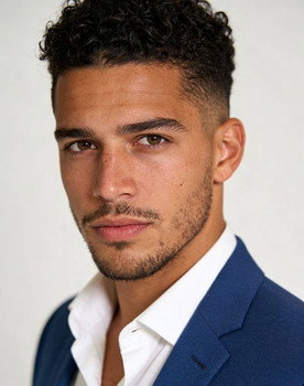 斯顿曼·哈维尔 as Makeatutara（马克图塔拉）