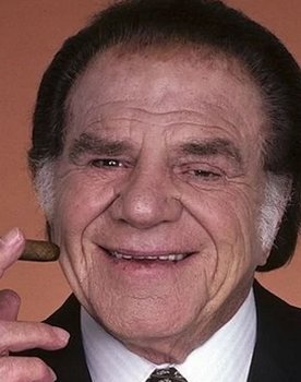 Lionel Stander as Frank Santamaria