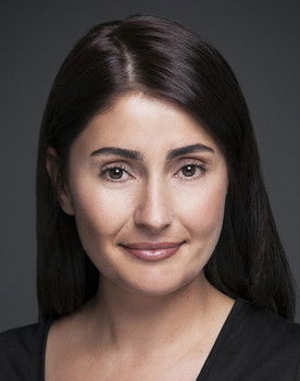 Özlem Taş as Gülsüm