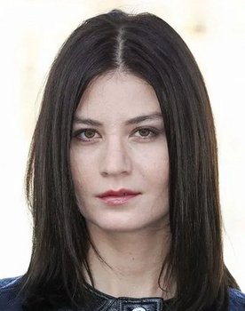 Malin Buska as Hannah Persson
