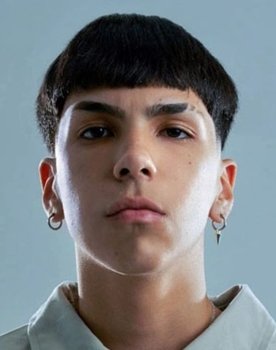 Milo J as Axel ("Experiencia enriquecedora")