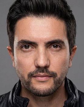 Ramón Valdés Urtiz as Salvador Ruiz