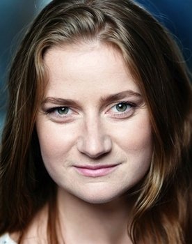 Violette Blanckaert as Amandine