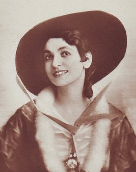 Eva Speyer as Gerda von Westolf