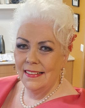 Elín Ósk Óskarsdóttir as Elín