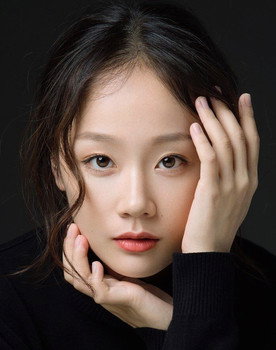 Zhang Xinyi as 赵一荻