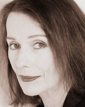 Helen Morse as Jo Reeves