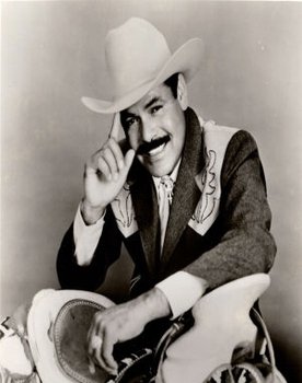 Luis Blanco as Don Tomas