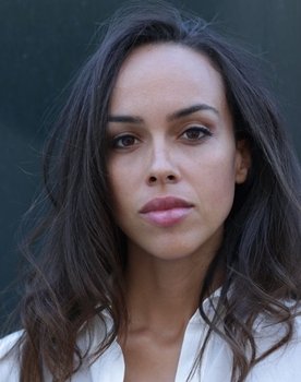 Tika Peucelle as Christina
