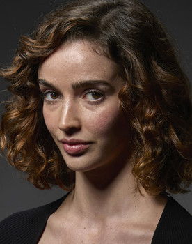 Leonor Alecrim as Sara