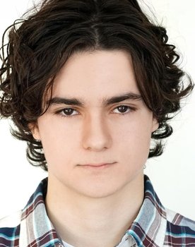 Larkin Magnuson as Ethan