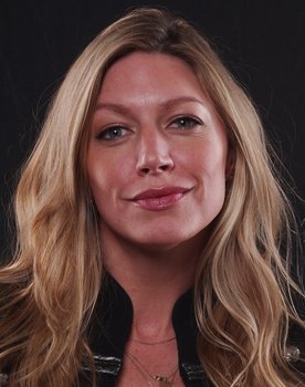 Jes Macallan Photo