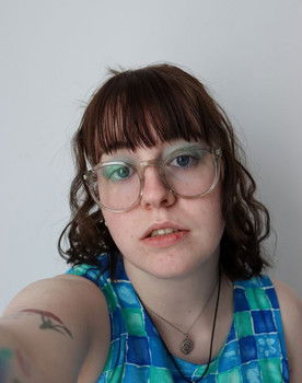 Meg Phoenix as Omphalophobia