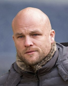 Rouven Schröder as 