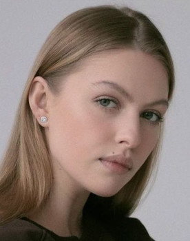 Дарья Паутова as Юлия Зизеко