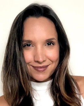 Maria Maya as Vendedora de loja masculina