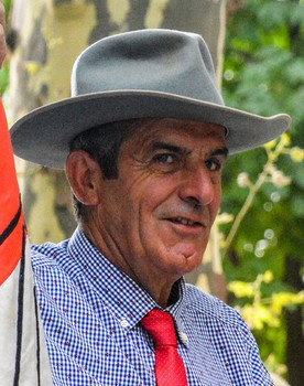 Claude Chaballier as Leonard