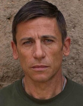 Diego Cremonesi as Fernando