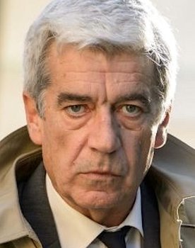 Óscar Ladoire as Uncle Jaime