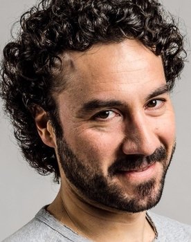Mariano Andrés Soto as Customer
