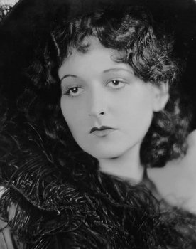 Natalie Kingston as May Strauss