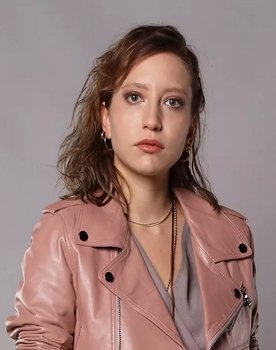 İlda Özgürel as Emel