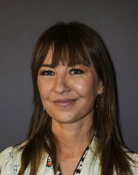 Ale Ulman as María Rendueles