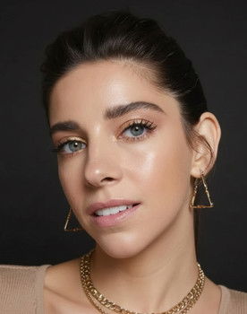 Elvin Levinler as Ayben Kıral