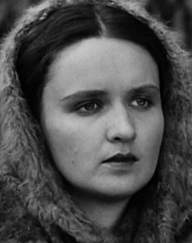 Aleksandra Popova as Aunt Sonya