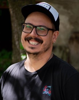 Antonio Caravaca as David (adult)