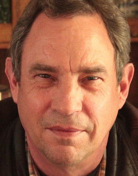 James Whyle as Pilot 1 (Bagley)