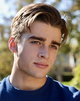 Austin Falk as Ryan