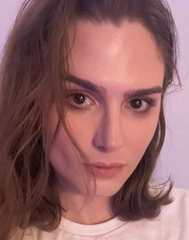 Hesse Deni as Miranda