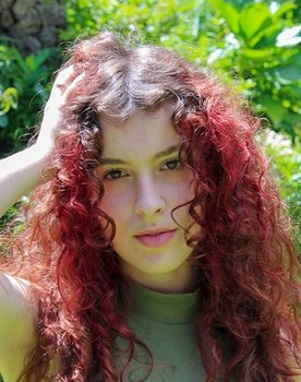 Manoella Ferraz as Colher