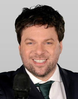 Guido Kaczka as Octavio Levin