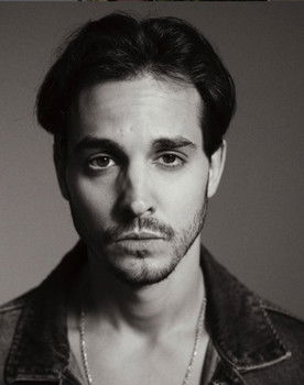 Luis Ferreira as Leo