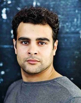 Amro Kasr as Kadir Mohammed